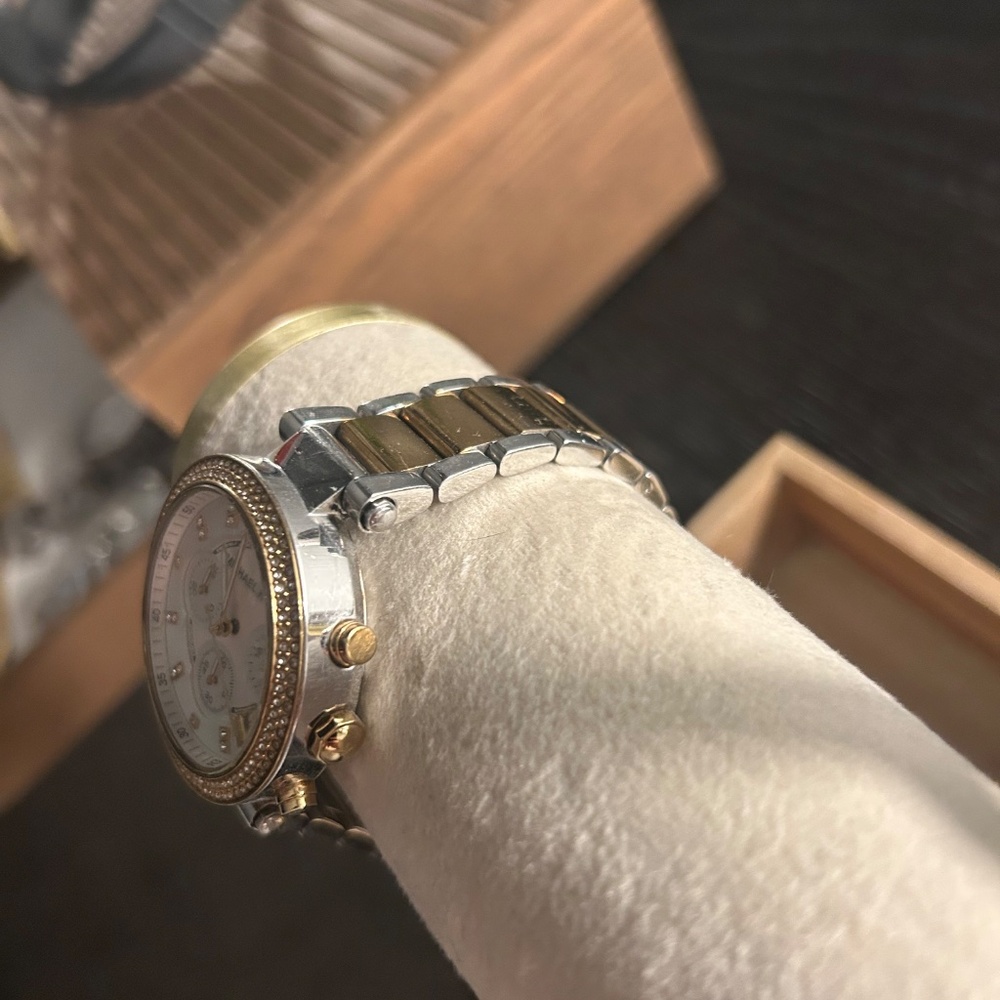 Watch - Picture 3 of 4